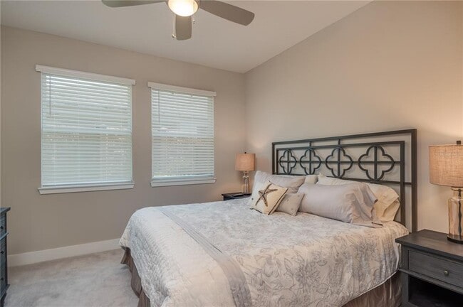 Building Photo - 5333 NW 33rd Pl