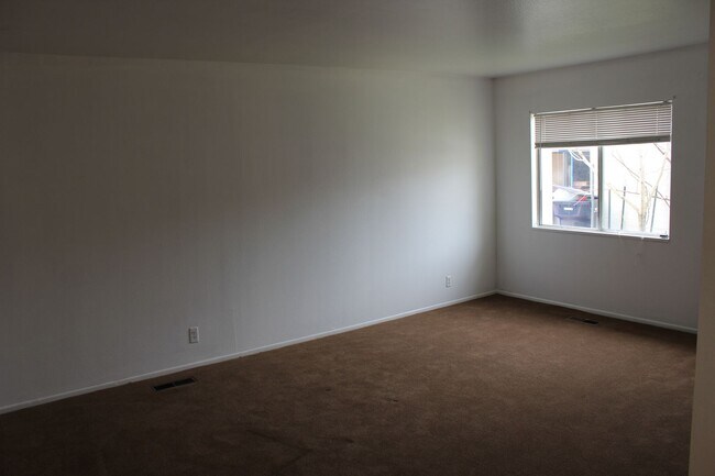 Building Photo - 254-258 E 200 S