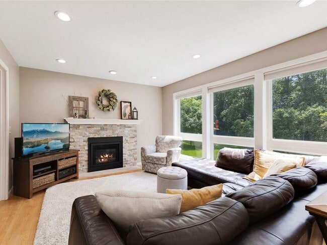 Building Photo - Spacious Like-New 2-Story with Office, Fireplace, Sunroom, Gourmet Kitchen & More!