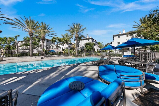 Building Photo - Stunning Corner Unit with Mountain Views & Prime Location!