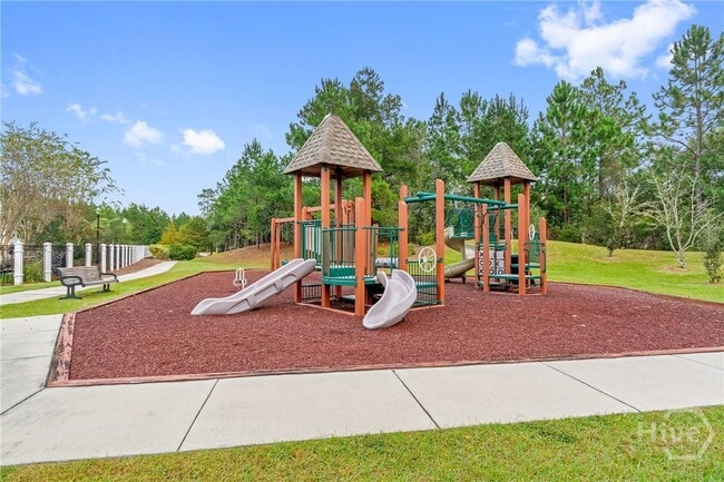 Building Photo - 145 Binscombe Ln