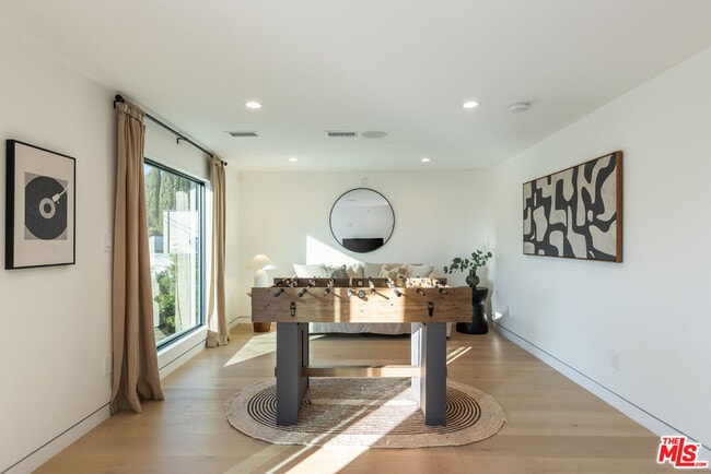 Building Photo - 1161 Stearns Dr