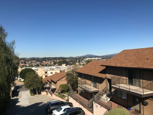 Building Photo - 422 S Garfield Ave