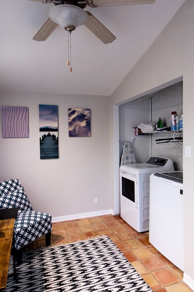 Building Photo - 15403 Long Creek St