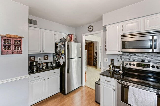 Building Photo - 2131 Silentree Dr