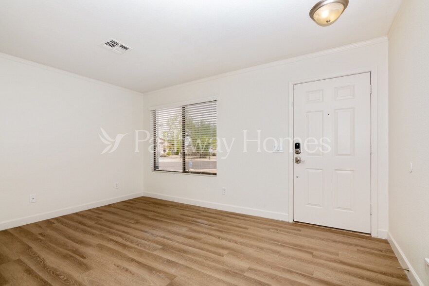 Building Photo - 8839 W Manzanita Dr
