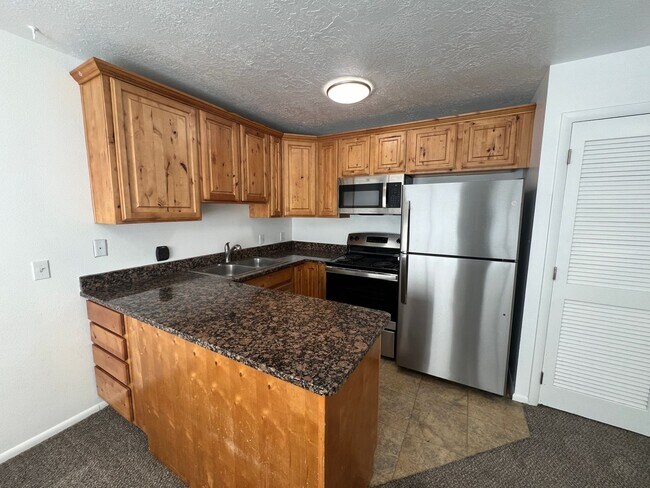 Building Photo - 3 Bedroom - 2 bath Condo in Cedar Cove