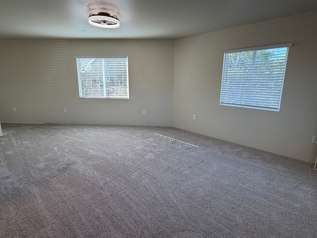 Building Photo - 1413 Shoshone St