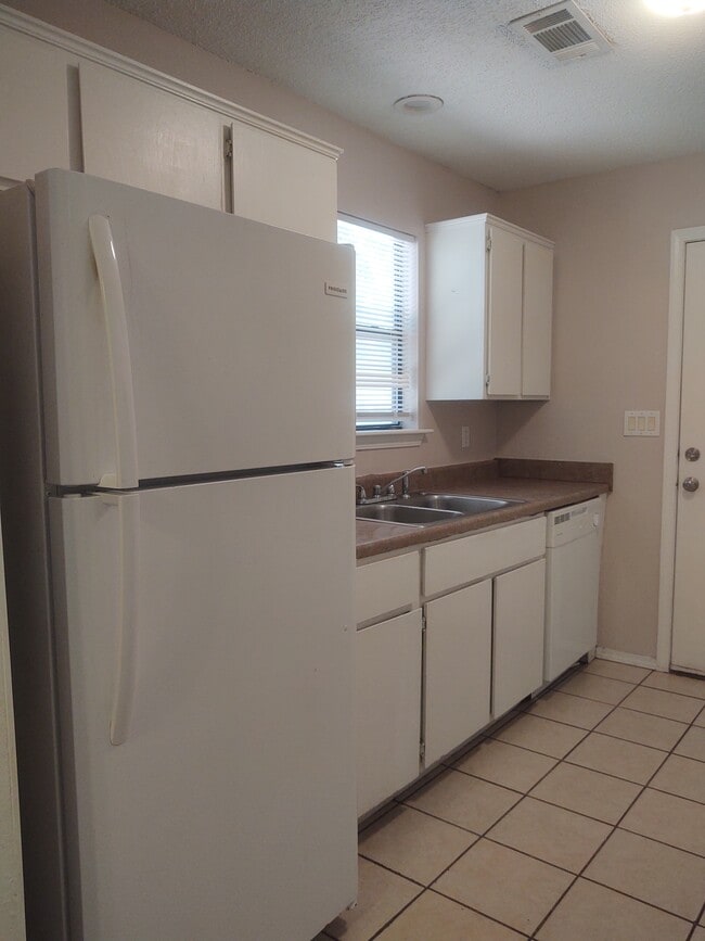 Building Photo - 2608 Virginia Ave