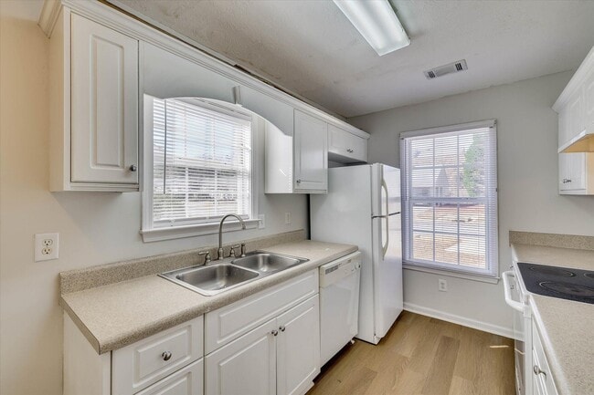 Building Photo - 150 Portofino Ln SW