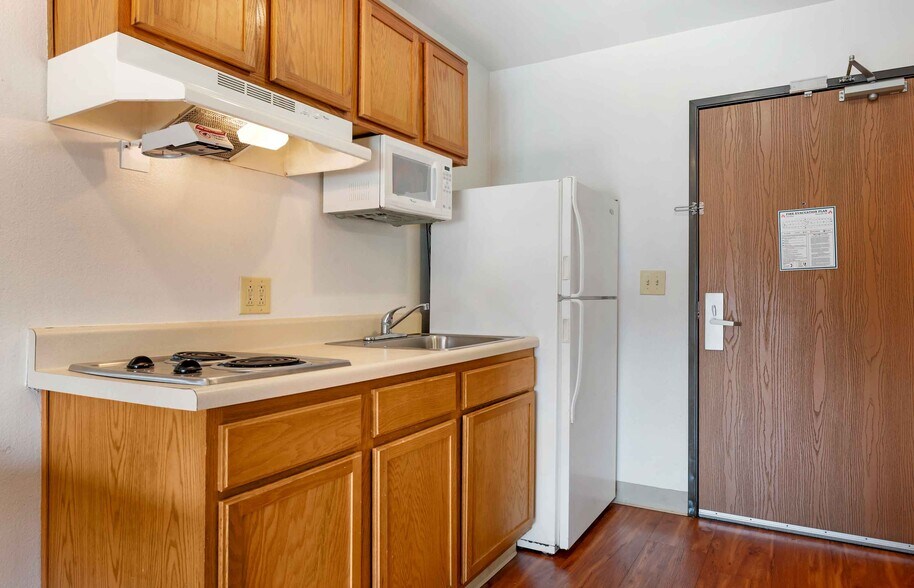 Building Photo - Furnished Studio-Cincinnati - Sharonville
