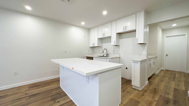 Building Photo - 126 E 3rd St