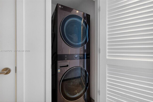 Building Photo - 68 SE 6th St