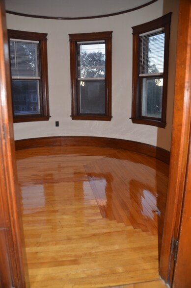 Building Photo - 193 Grove St