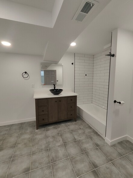 Building Photo - 8 N 100 E