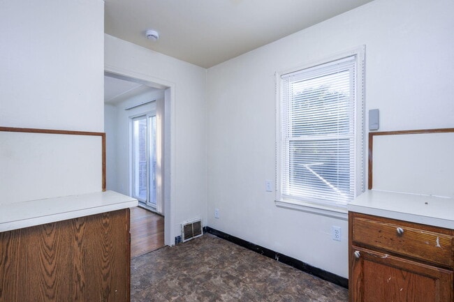 Building Photo - 6506 Memorial Ave