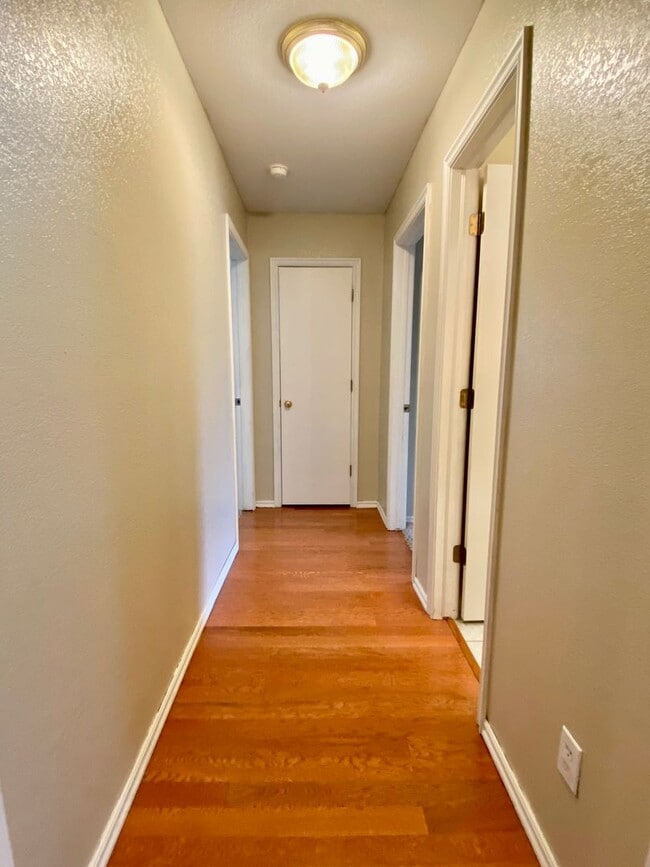 Building Photo - Wonderful 3 Bed, 2 Bath Home in Moore, OK