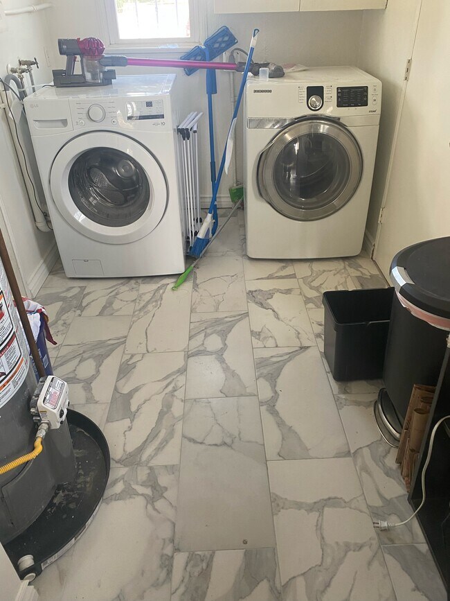 Building Photo - 1603 Stearns Dr