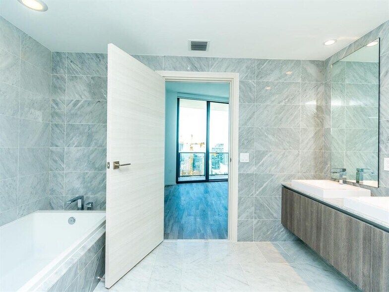 Building Photo - 805 S Miami Ave