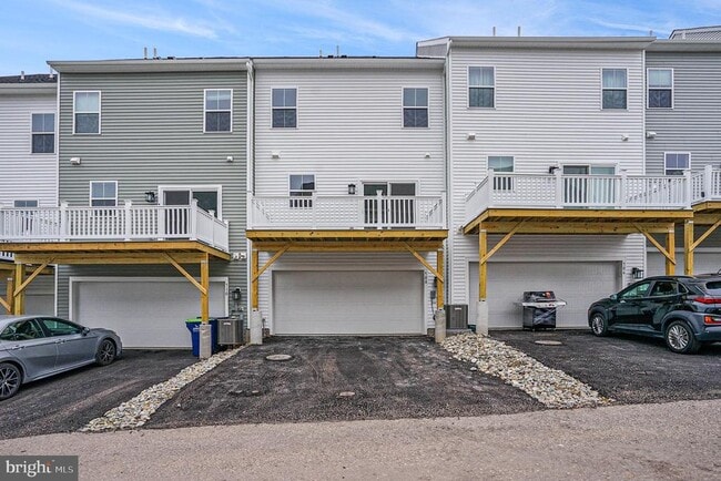 Building Photo - 708 Platinum Dr