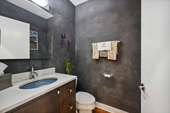 Building Photo - 330 N Clinton St