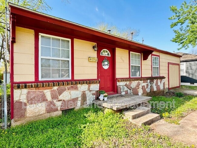 Building Photo - 4220 SE 25th St