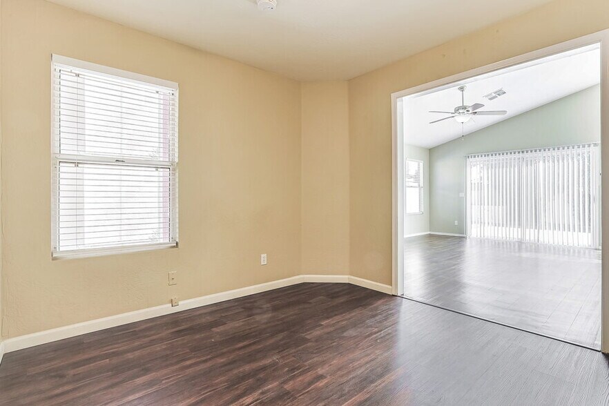 Building Photo - 1247 E Cindy St