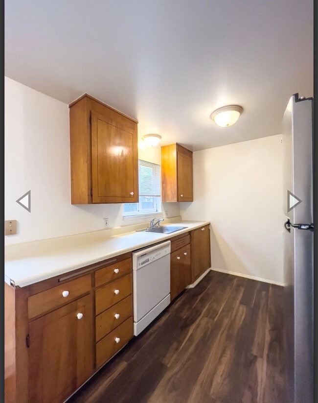 Building Photo - Downtown Issaquah 1 bedroom 1 bathroom unit