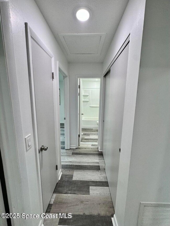 Building Photo - 789 Walnut Dr