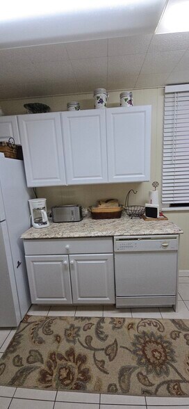 Building Photo - 1447 Lincoln Way