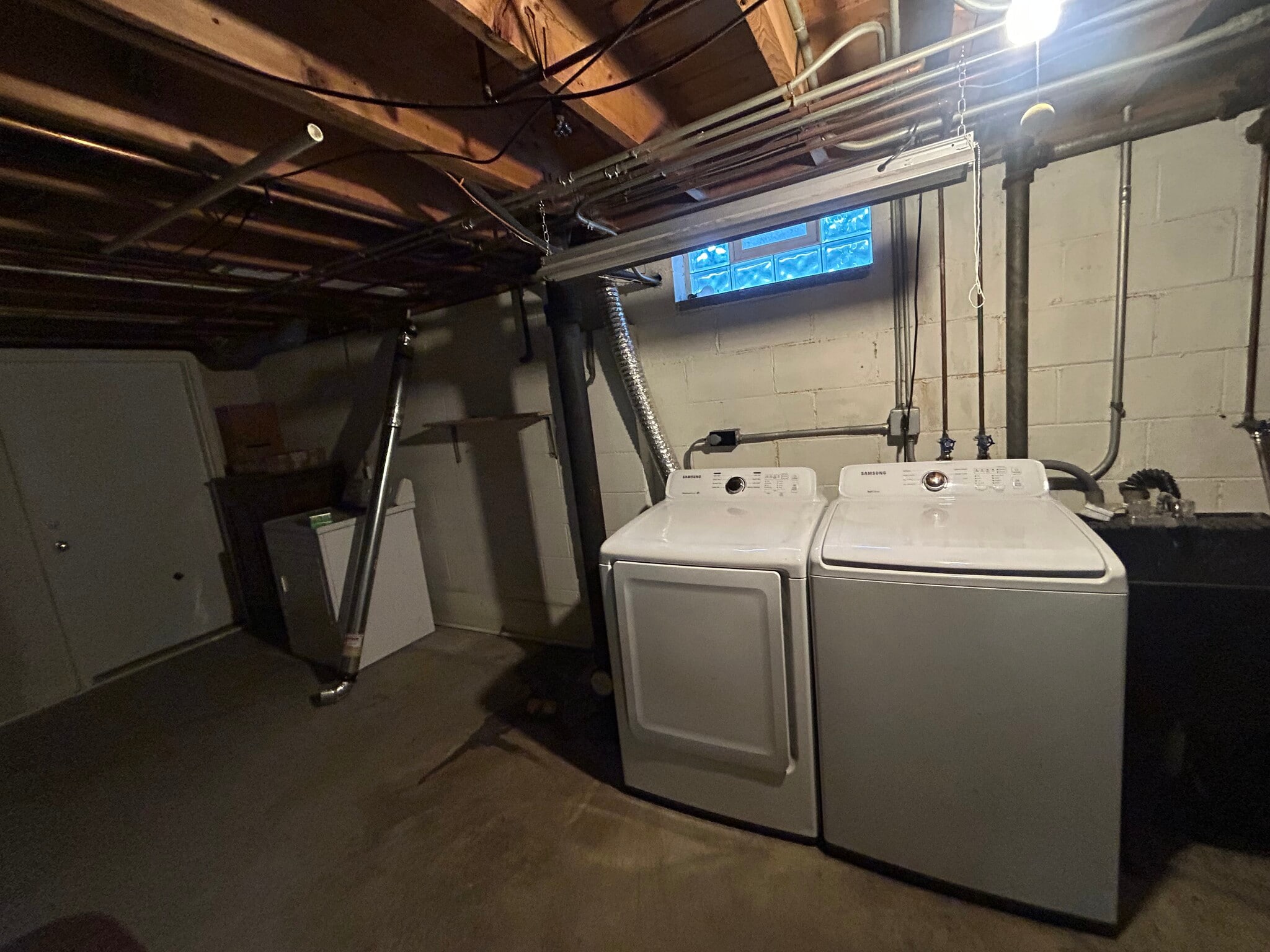 Building Photo - 2049 Tremainsville Rd