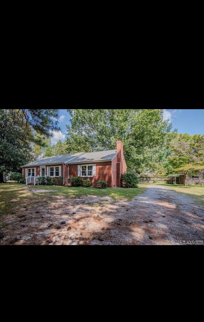 Building Photo - 209 Long Cir