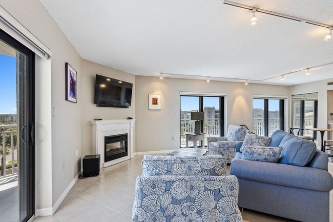 Building Photo - Fully Furnished Beautiful 2 Bedroom Seasca...