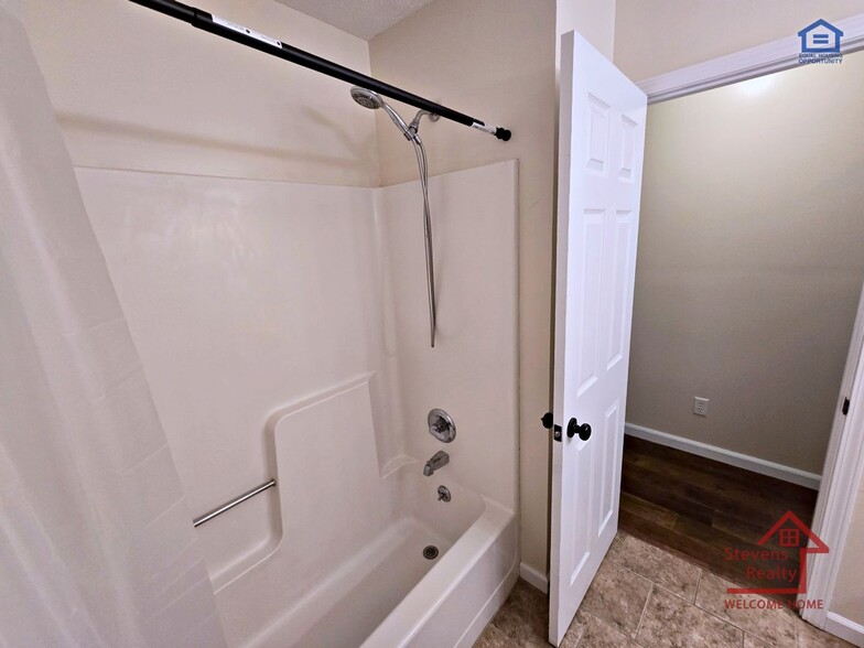 Building Photo - 54 Big Springs Cir