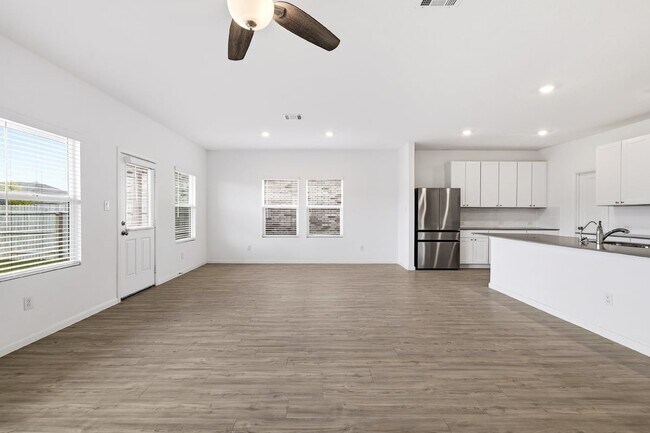 Building Photo - 14014 Roller Mls