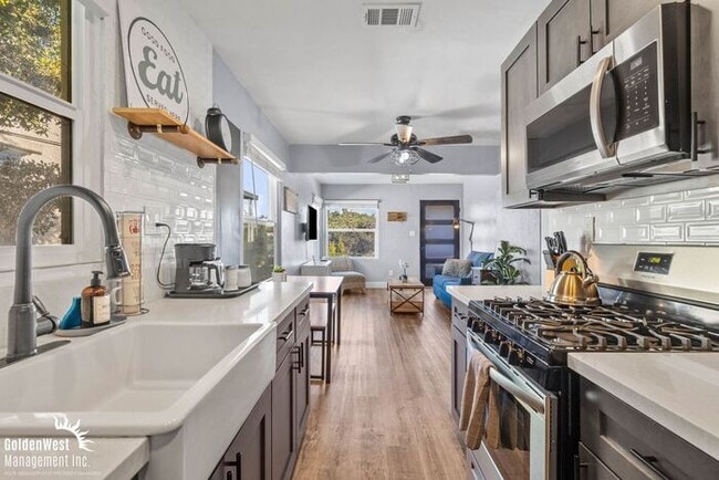 Building Photo - Modern 2Bdm 1Ba Upstairs Unit in North Park!