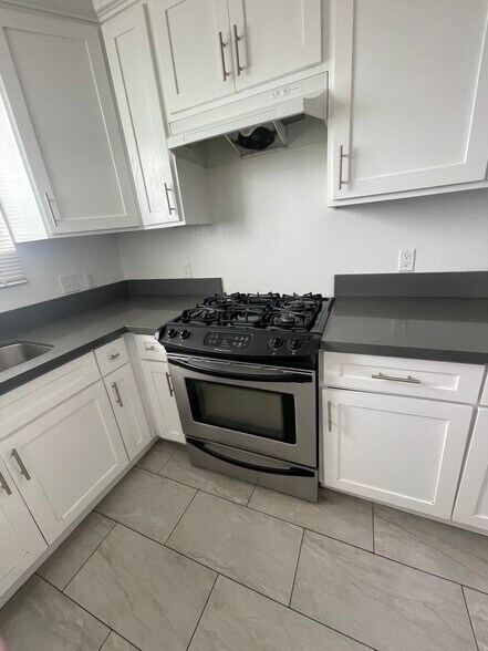 Building Photo - 446 W 126th St