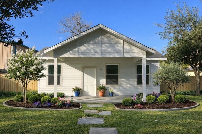 Building Photo - 4415 Castor St