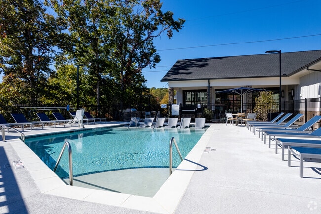 Pool - Conclave Glenwood