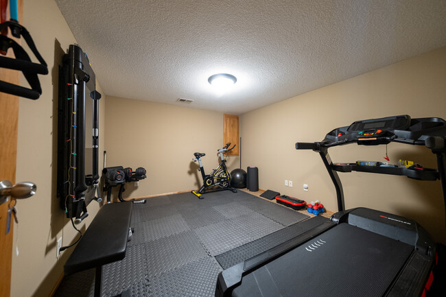 Building Photo - 572 Danube Ave