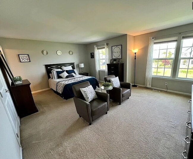 Building Photo - Furnished 5-Bedroom Single-Family Home in Orchard Park