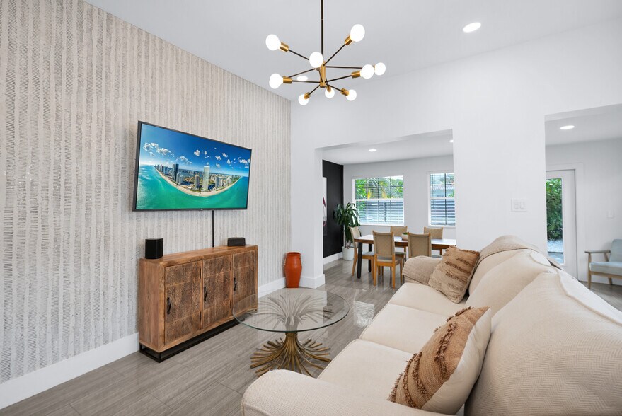 Building Photo - 1800 SW 5th Ave