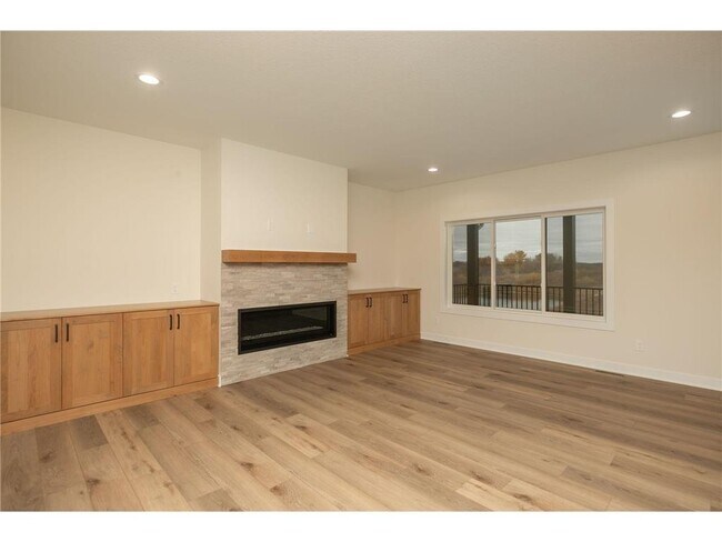 Building Photo - 301 Somerby Pkwy NE