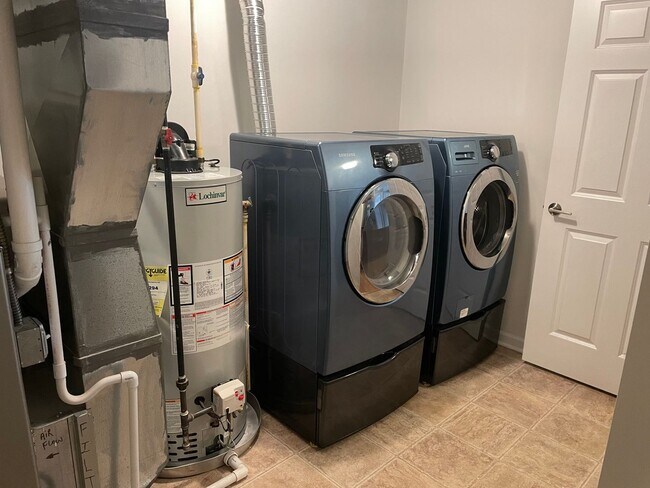 Building Photo - Located in the Detroit-Shoreway Area