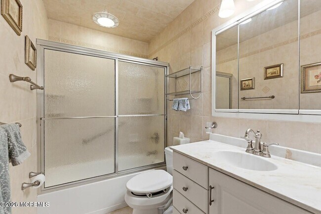 Building Photo - 1163 Manor Dr