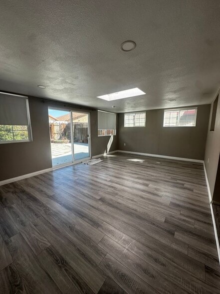 Building Photo - 43770 Santa Rosa Cir