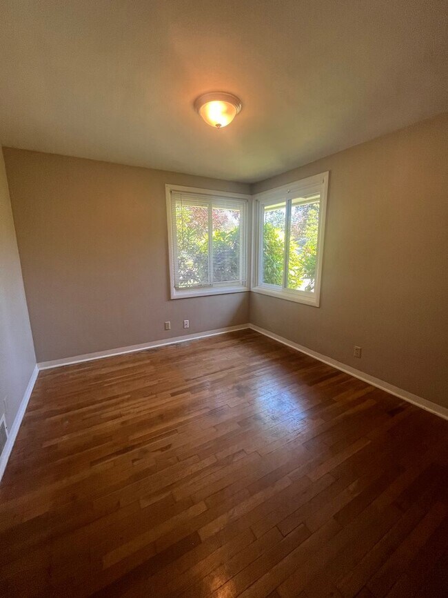 Building Photo - 3-Bedroom 1-Bathroom home in Eugene