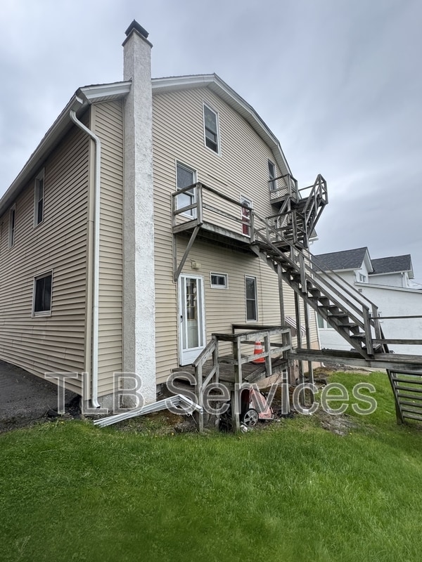 Building Photo - 139 Sand St