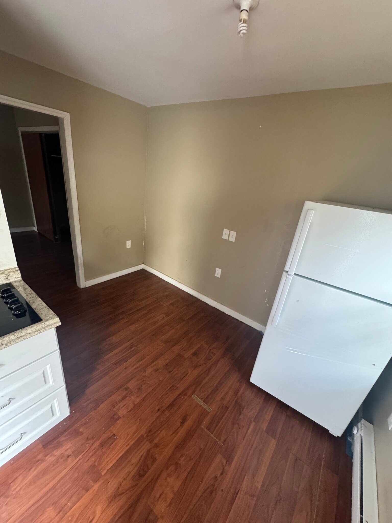 Building Photo - 33 Bushnell Ave