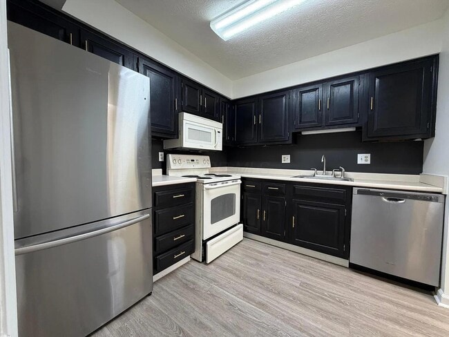 Building Photo - 5285 Portland St